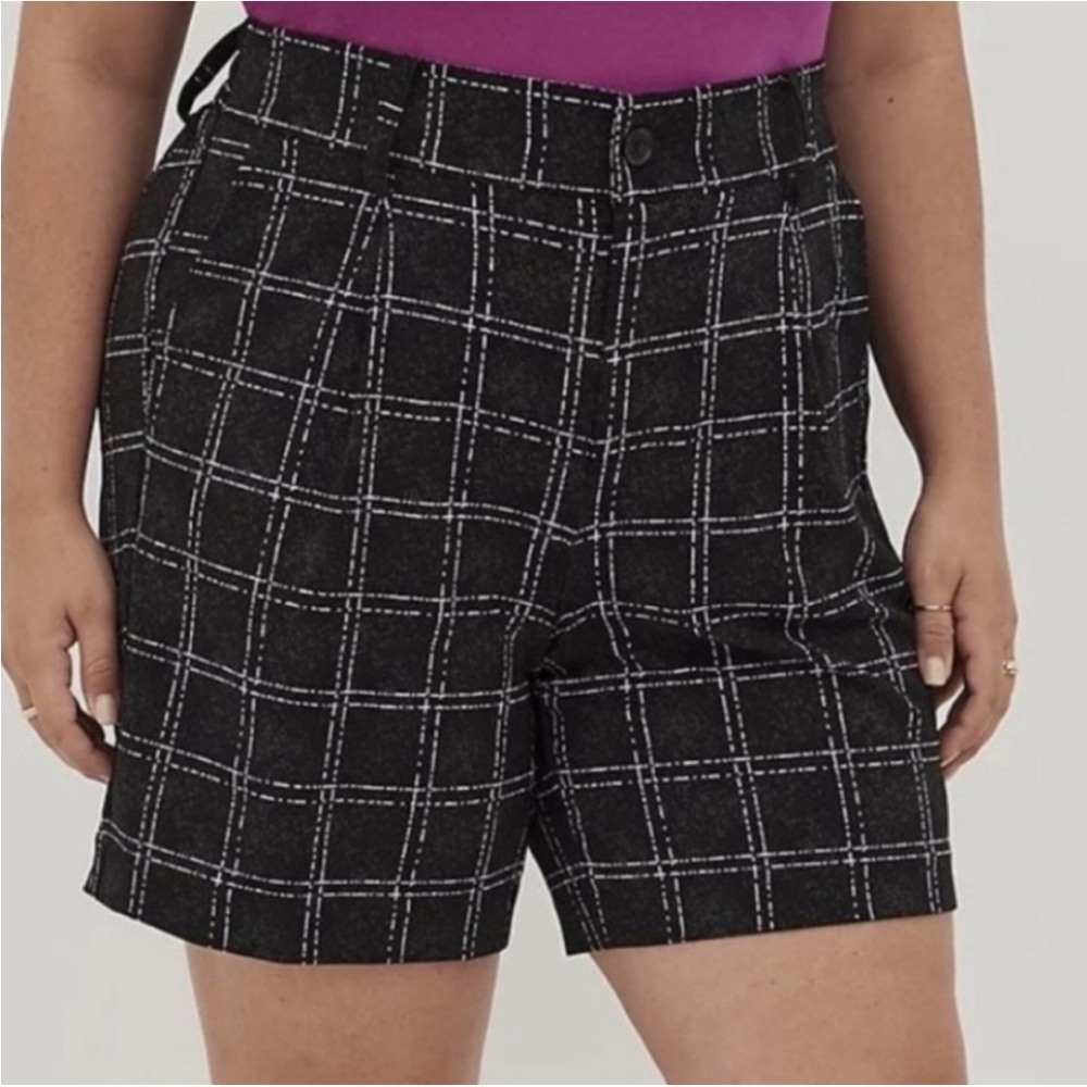 Torrid Size 18 Flat Bermuda Shorts - Crepe Ink Dot Plaid Black W/ Purple new nwt - Picture 2 of 13